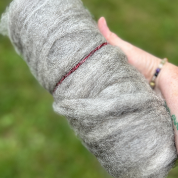 Shetland - natural medium/dark grey roving